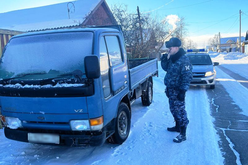 Фото В Бурятии росгвардейцы задержали угонщика грузовика
