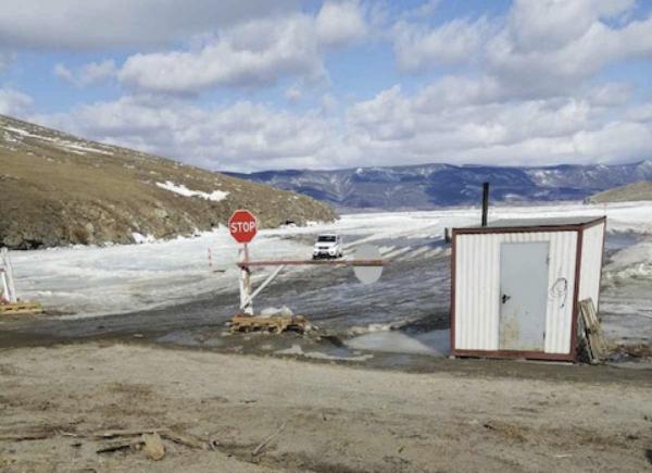 Фото На Байкале закроют ледовую переправу на Ольхон