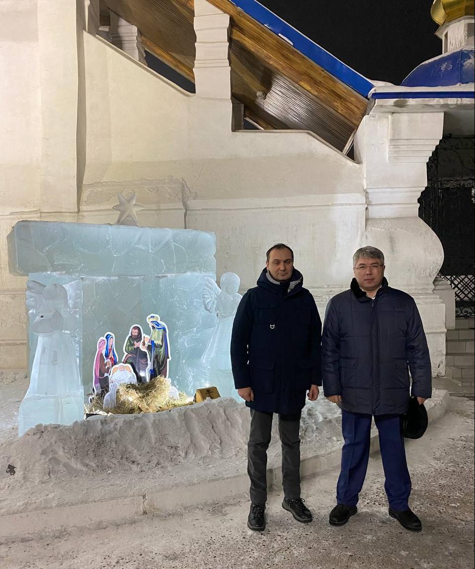 Фото Замминистра строительства и ЖКХ РФ побывал на Рождественских богослужениях в столице Бурятии