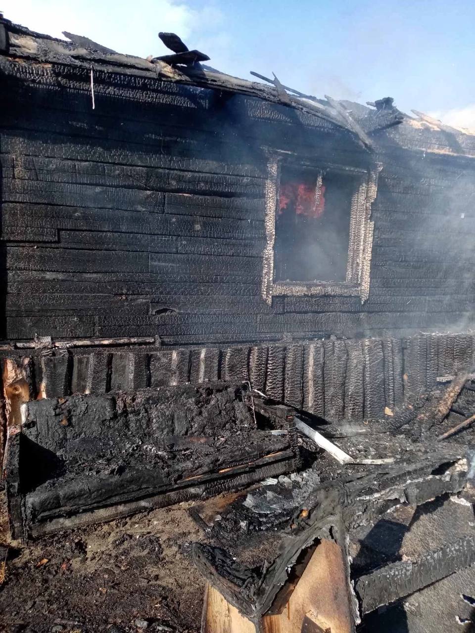 Фото Житель Бурятии устроил пожар, забыв еду на электроплите (ФОТО)