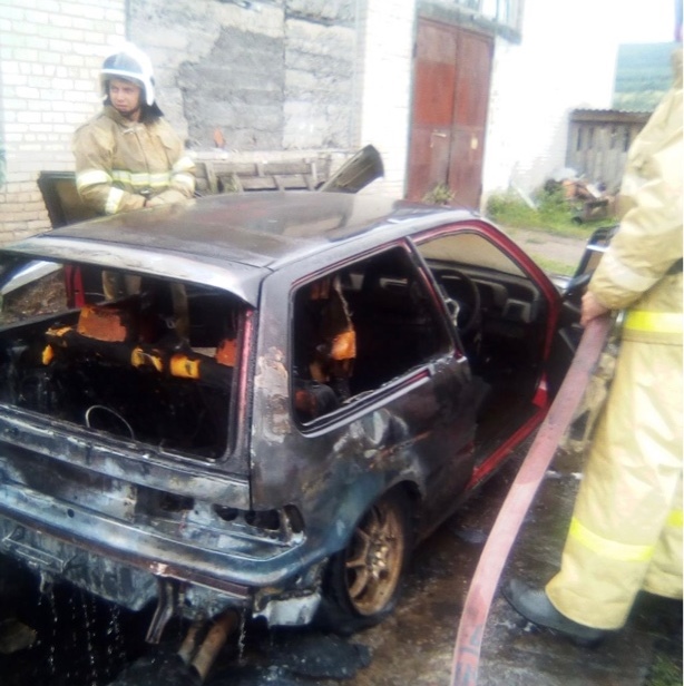 Фото В Бурятии во время ремонта сгорел автомобиль