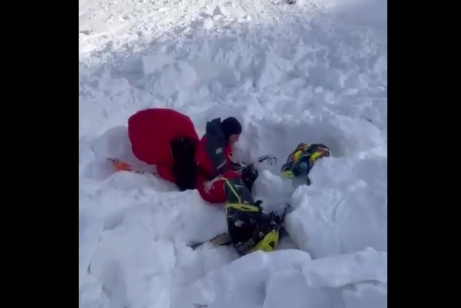 Фото Сын мэра Ангарска попал под лавину в горах Бурятии (ВИДЕО)