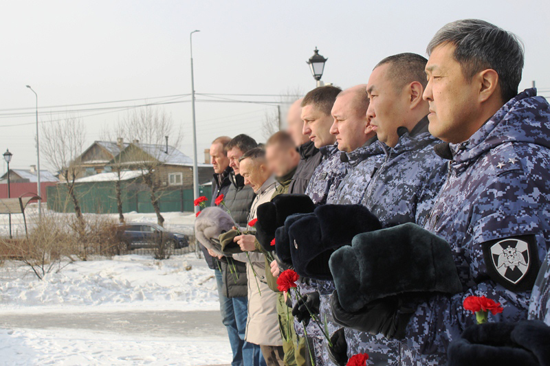 Фото В Бурятии росгвардейцы почтили память погибших коллег
