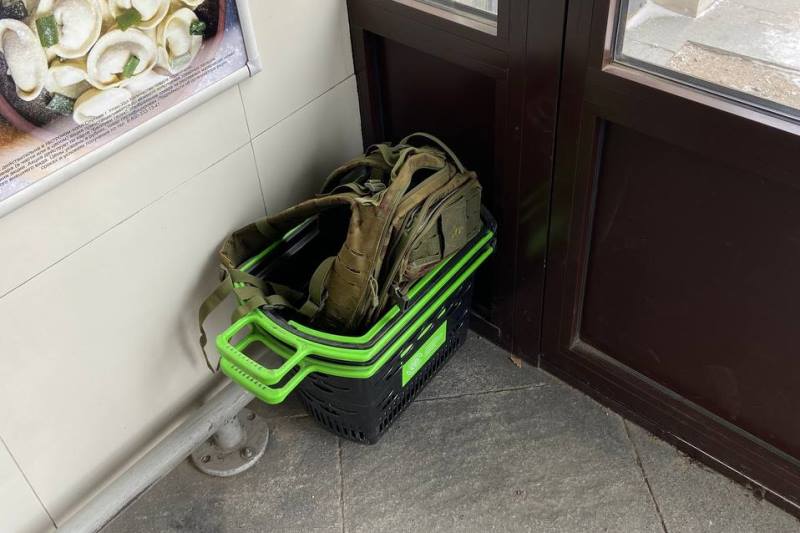 Фото Взрывотехники осмотрели бесхозный пакет в центре Улан-Удэ