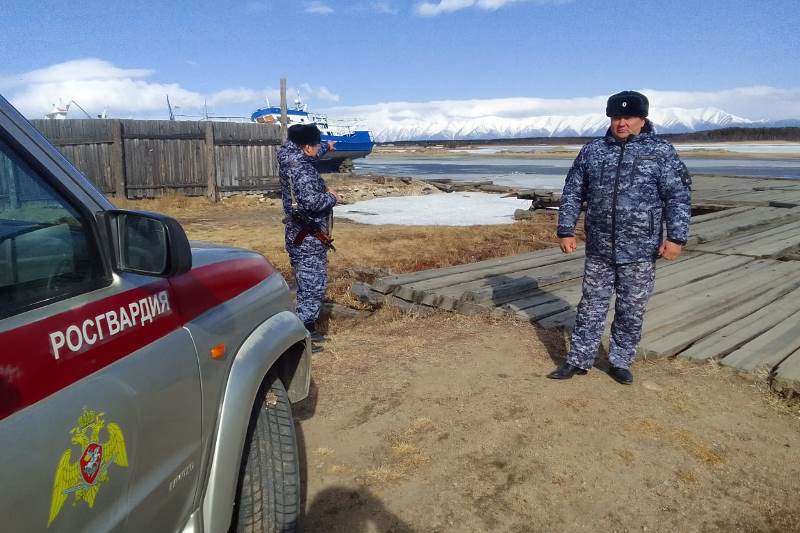 Фото Стражи порядка в районе Бурятии спасли тонущего мужчину