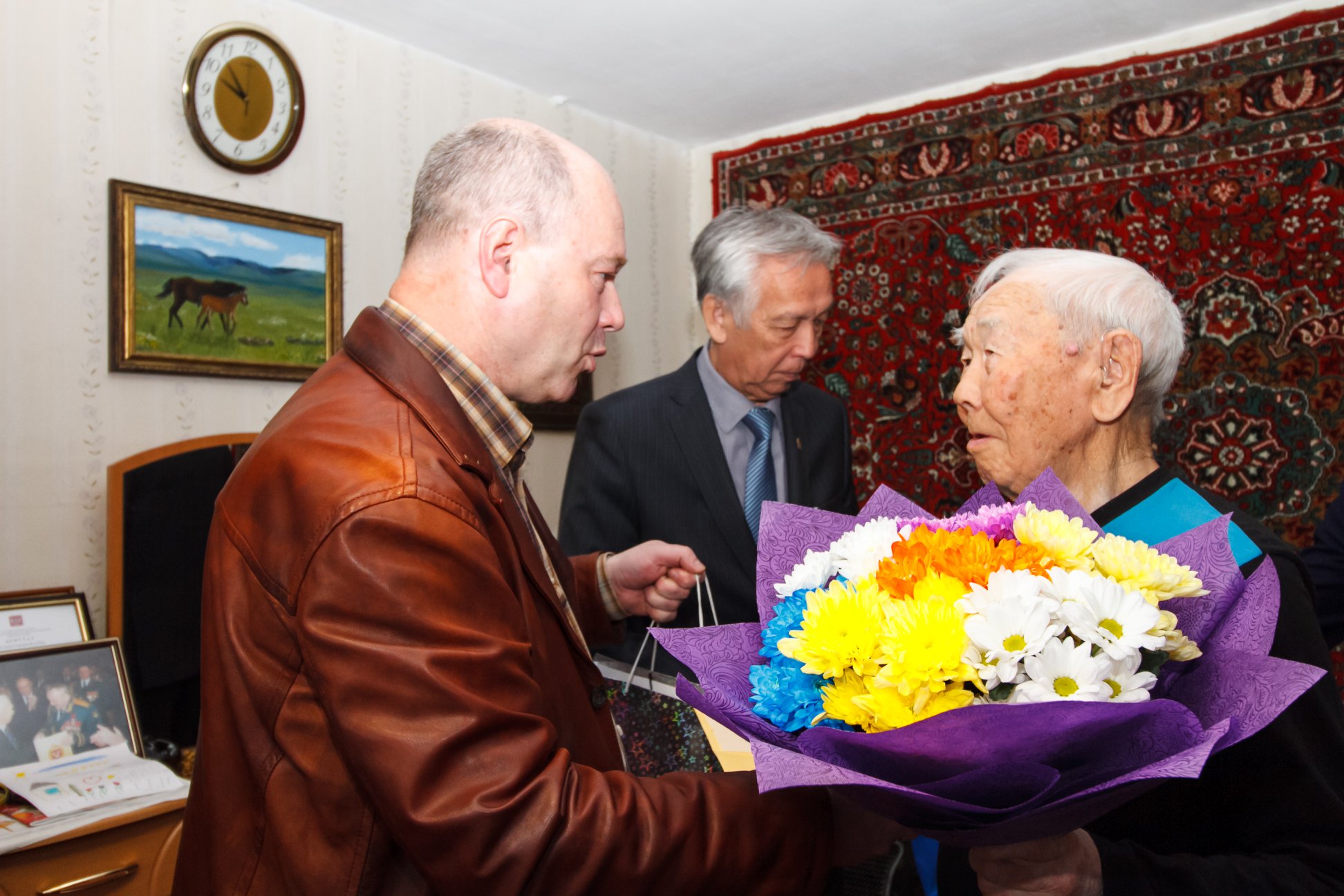 Фото Почетный гражданин Улан-Удэ Виктор Сахаровский отметил 95-летие