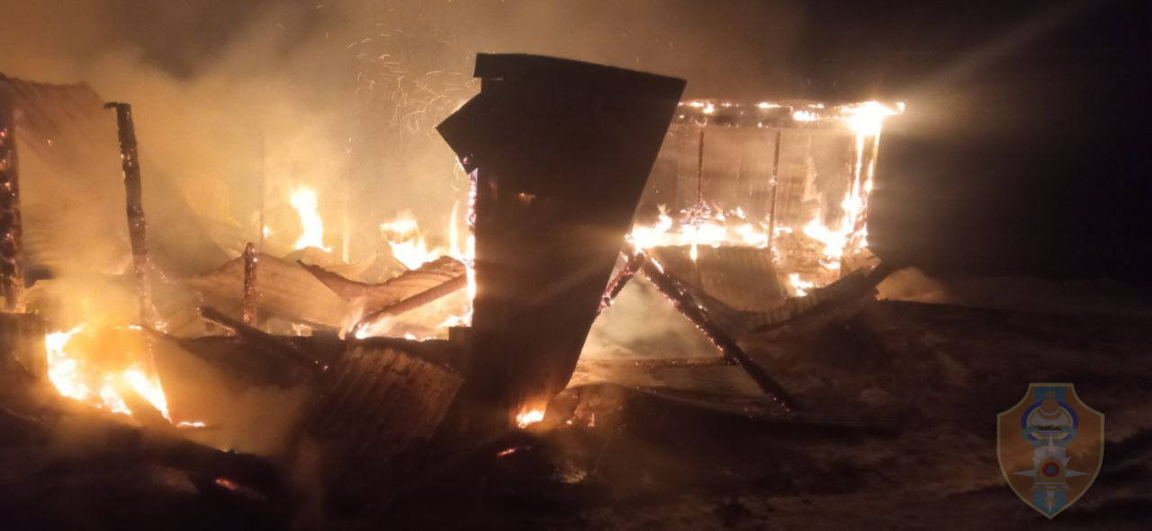 Фото В Бурятии при пожаре на ферме сгорело 50 коров