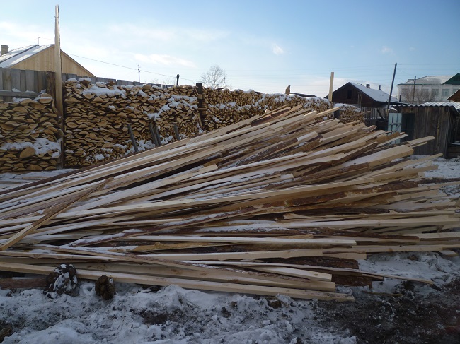 Фото Малообеспеченные семьи Бурятии снабжают дровами