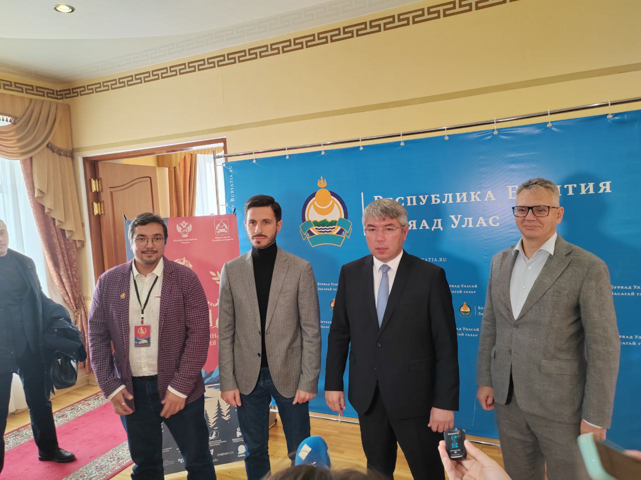 Фото О чем говорили приехавшие в Бурятию российские мастера кино 