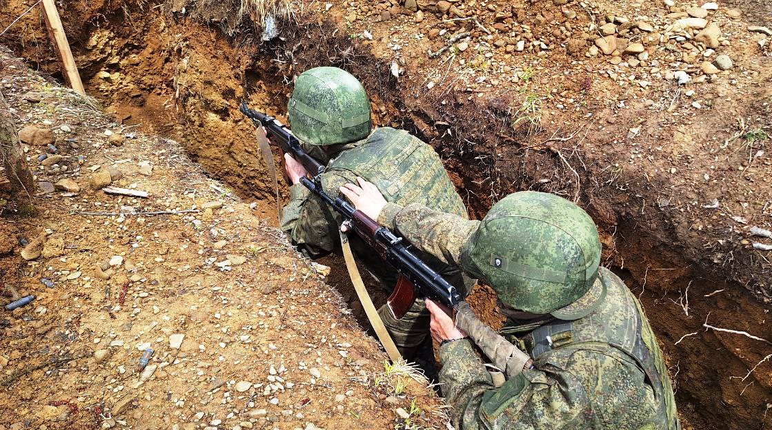 Фото Военнослужащие ВВО отработали действия в наступлении и обороне на полигоне в Бурятии