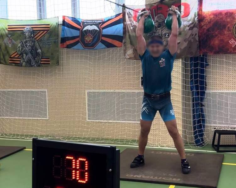 Фото Сотрудник СОБР в Бурятии стал серебряным призером турнира по гиревому спорту