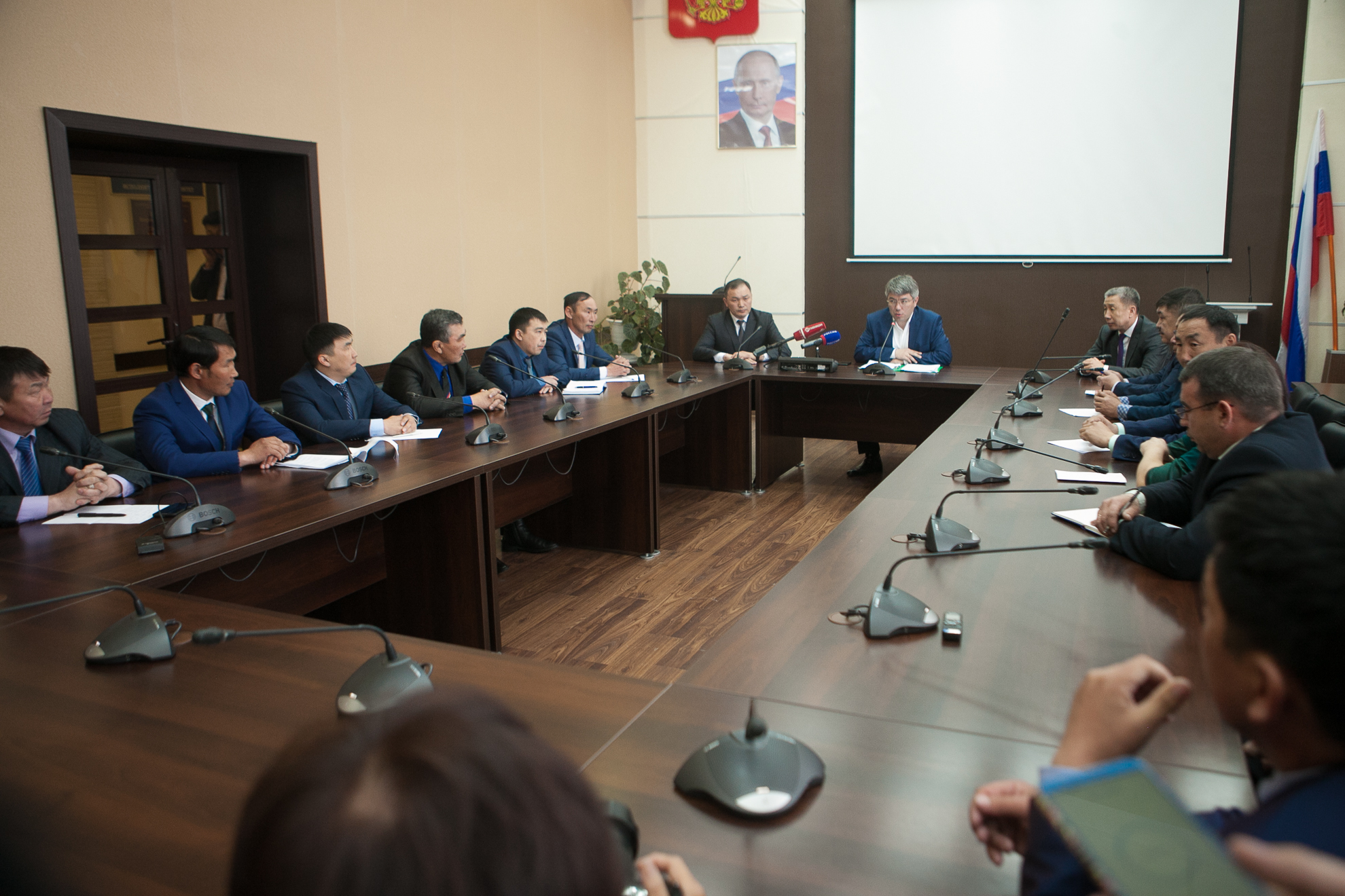 Фото Глава Бурятии переговорил с депутатами Тункинского района