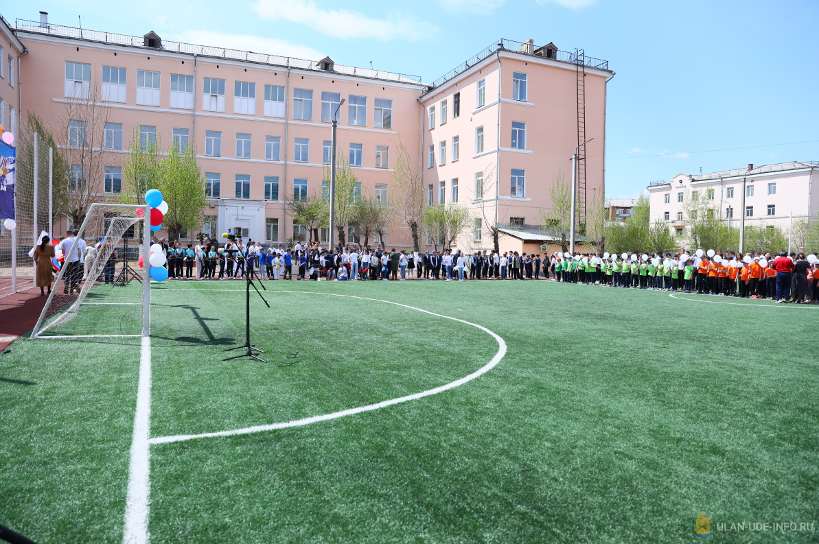 Фото Школа № 12 в Улан-Удэ обзавелась новым спортивным стадионом (ФОТО)