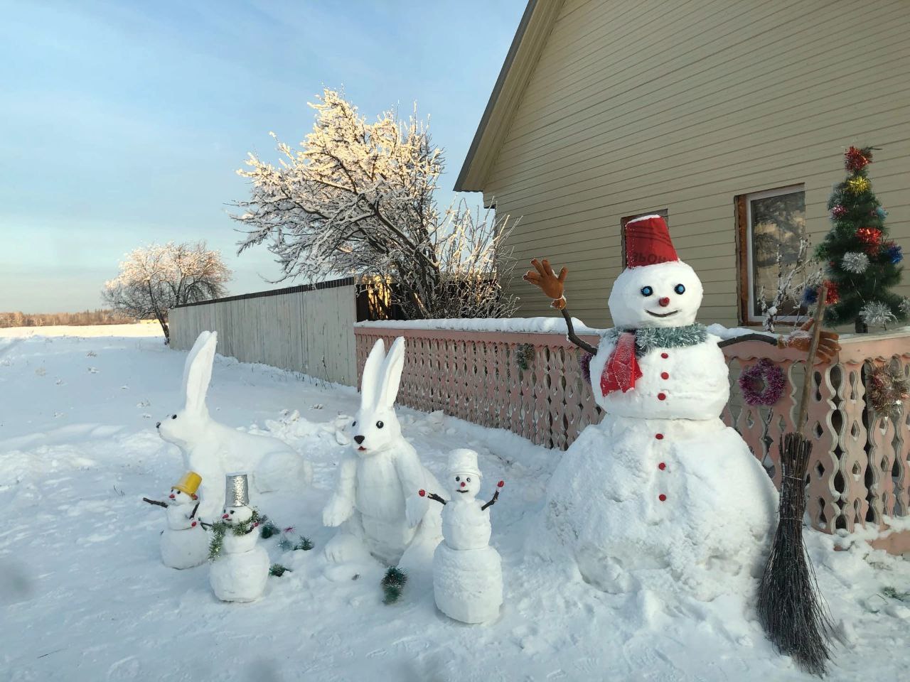 Фото Курумканцы в Бурятии приготовили праздничные композиции из снега