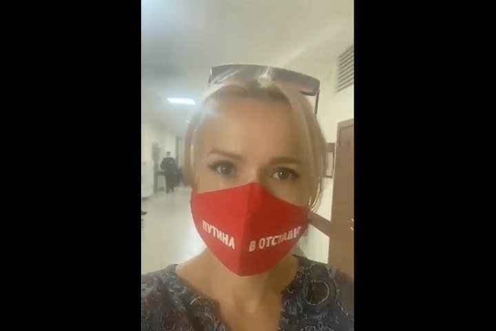 Фото Жительницу Барнаула оштрафовали за ношение маски против Путина