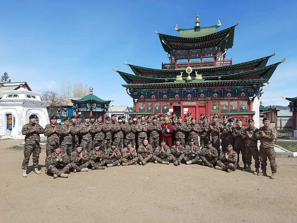 Фото Прибывшие в Улан-Удэ для участия в параде военнослужащие Монголии побывали в Иволгинском дацане (ФОТО)