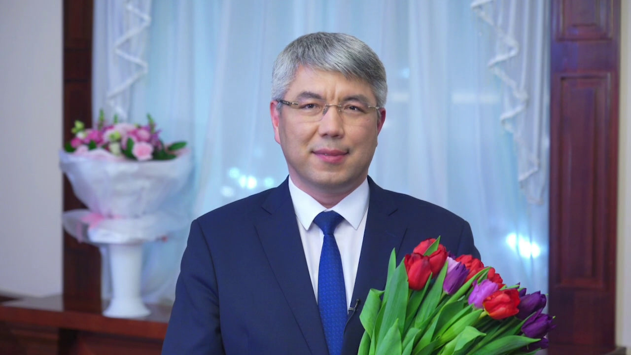 Фото Глава Бурятии поздравил всех женщин с 8 Марта