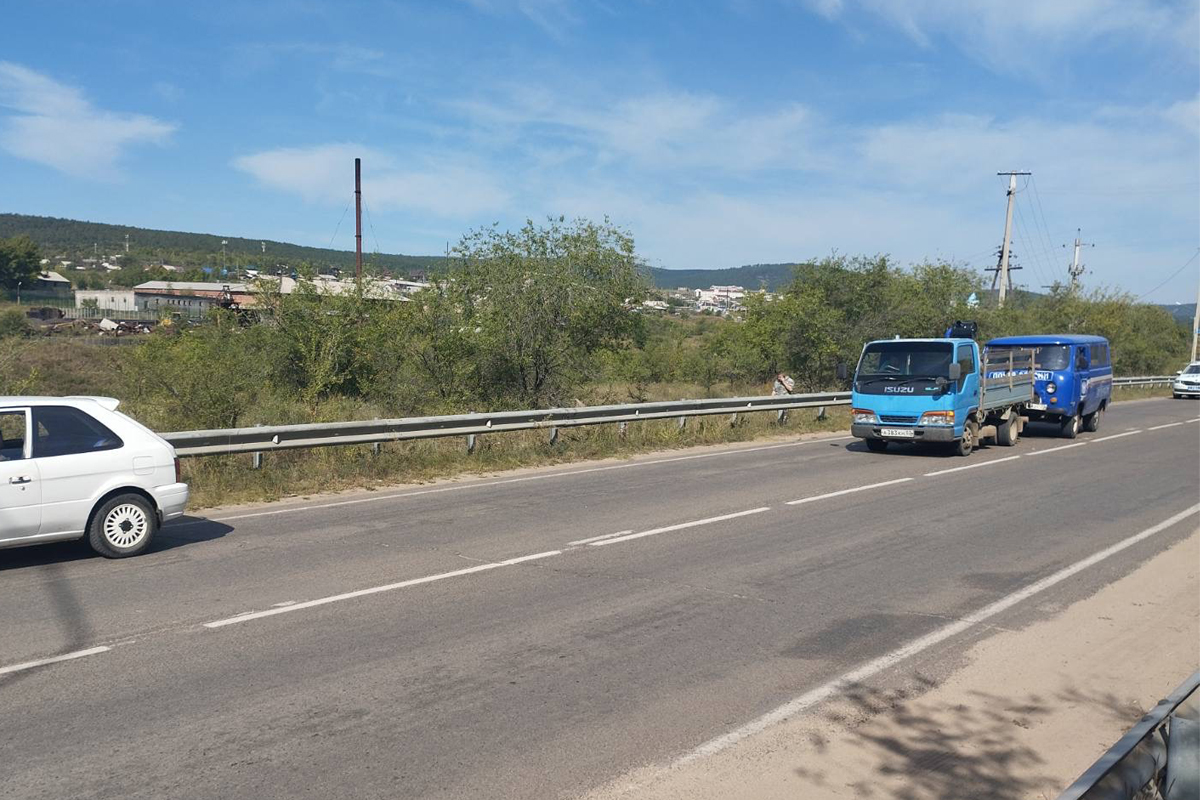 Фото В Бурятии водитель автомобиля «Почты России» спровоцировал двойное ДТП с пострадавшими
