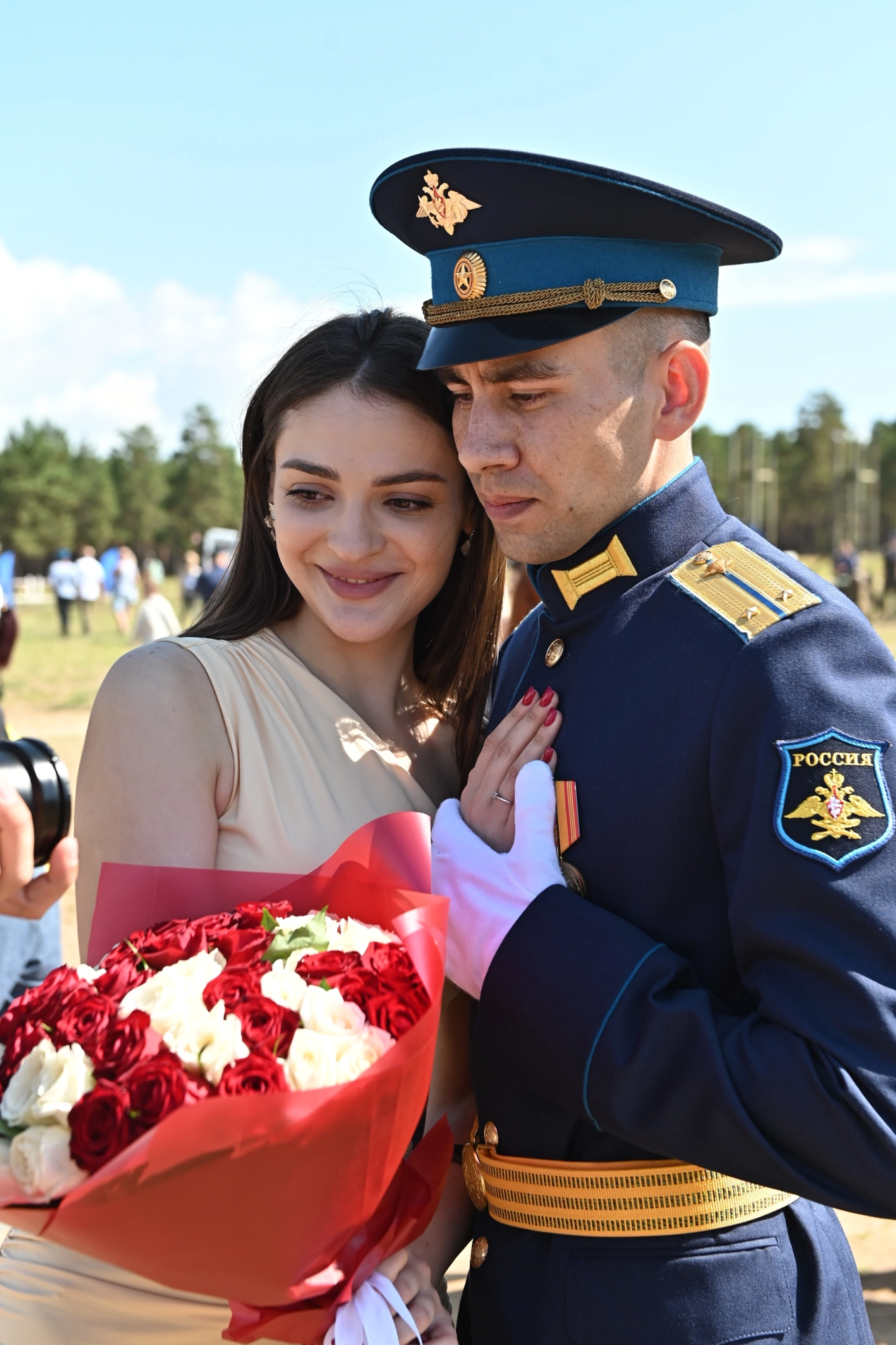 Фото Военнослужащий в Улан-Удэ сделал предложение девушке в День ВДВ
