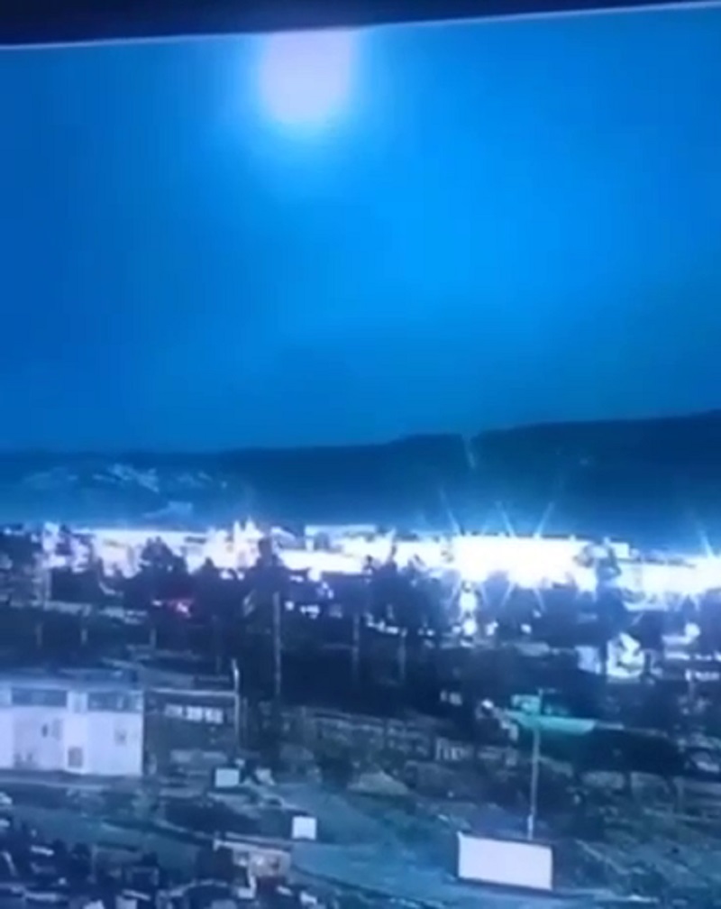 Фото В Бурятии жители Северобайкальска увидели падение метеорита 