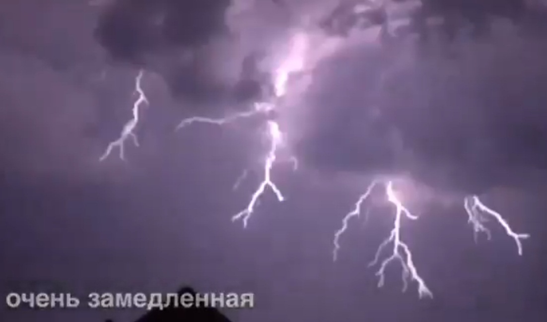 Фото Грозовые молнии в Бурятии показали в замедленной съемке