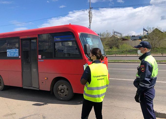 Фото В Бурятии снова начнут карать безмасочников в транспорте