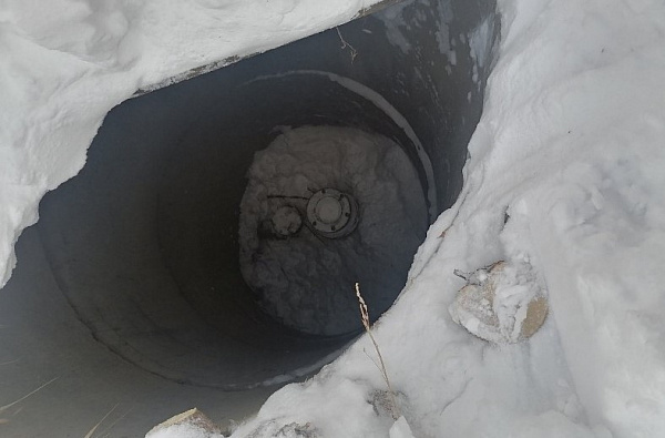 Фото В Бурятии ребёнок упал в трёхметровую яму, присыпанную снегом