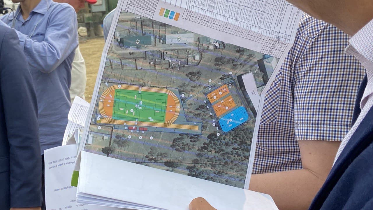 Фото В Улан-Удэ проверили ход строительства физкультурных комплексов при школах