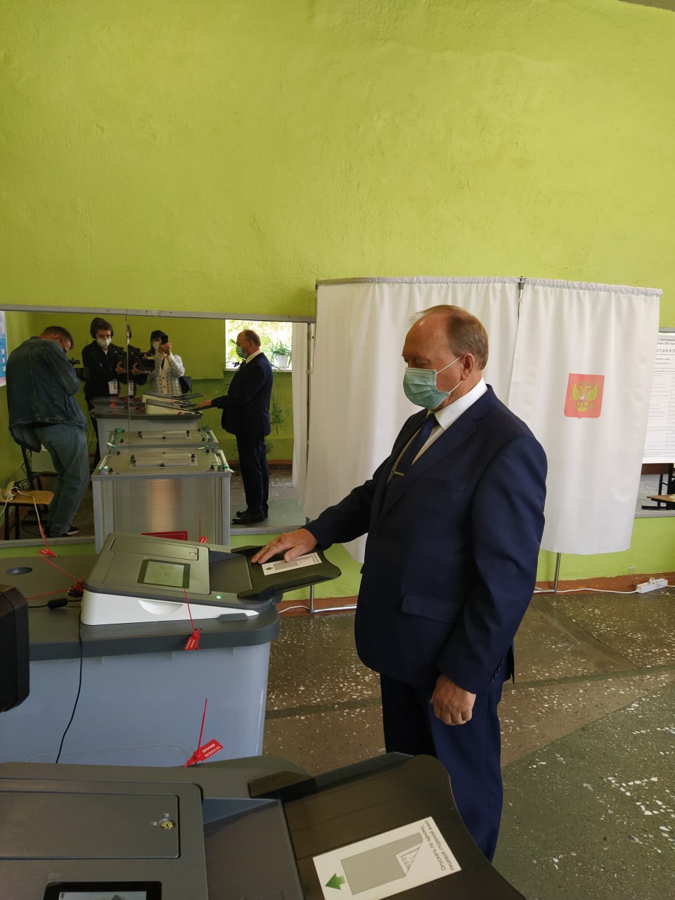 Фото Глава Народного Хурала Владимир Павлов проголосовал на выборах