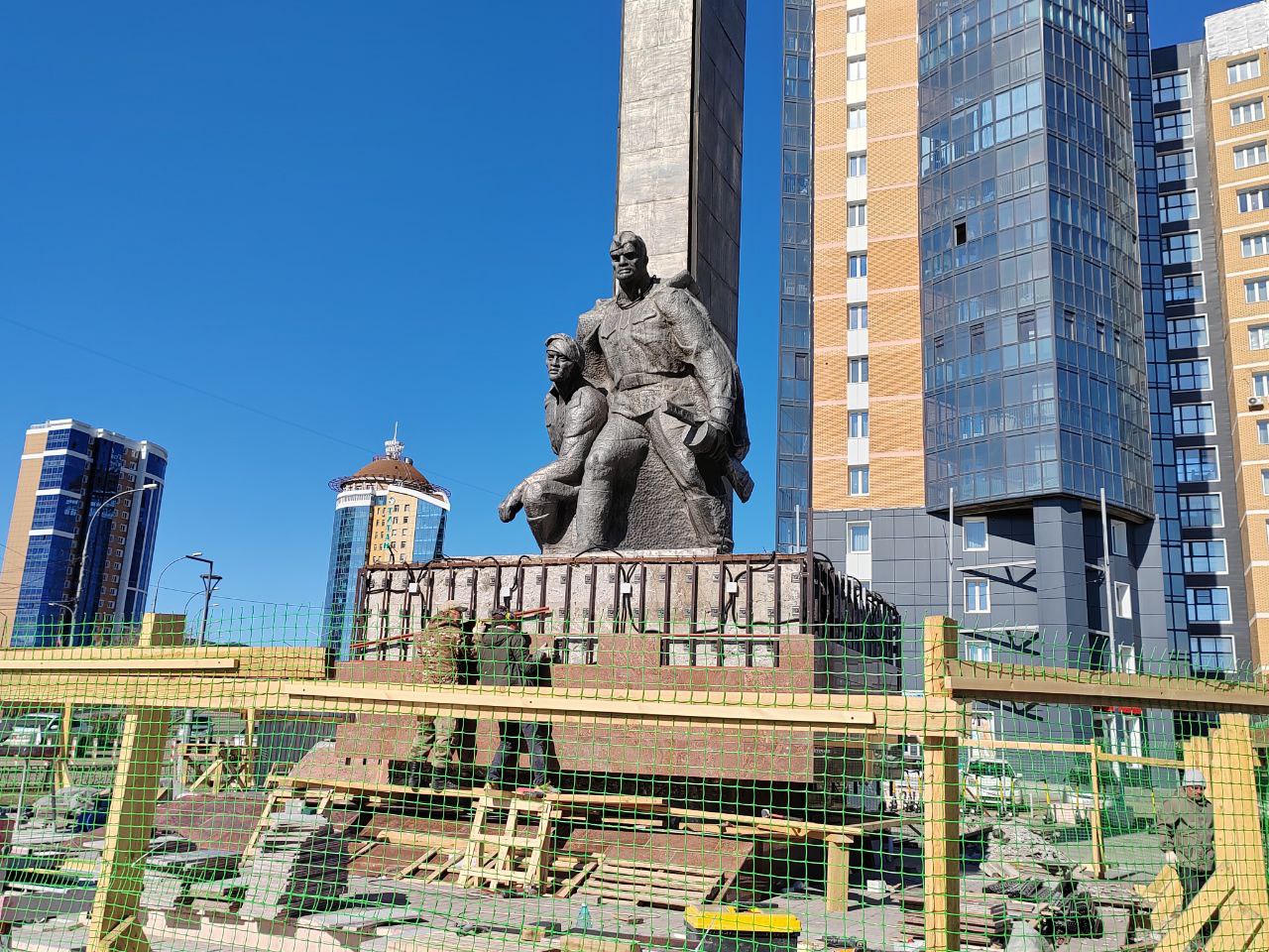 Фото В Улан-Удэ реконструируют памятник воинам Великой Отечественной войны