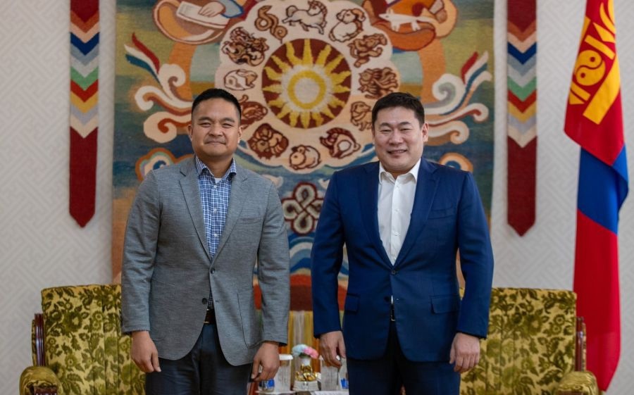 Фото В Монголии премьер-министр Л. Оюун-Эрдэнэ принял посла США