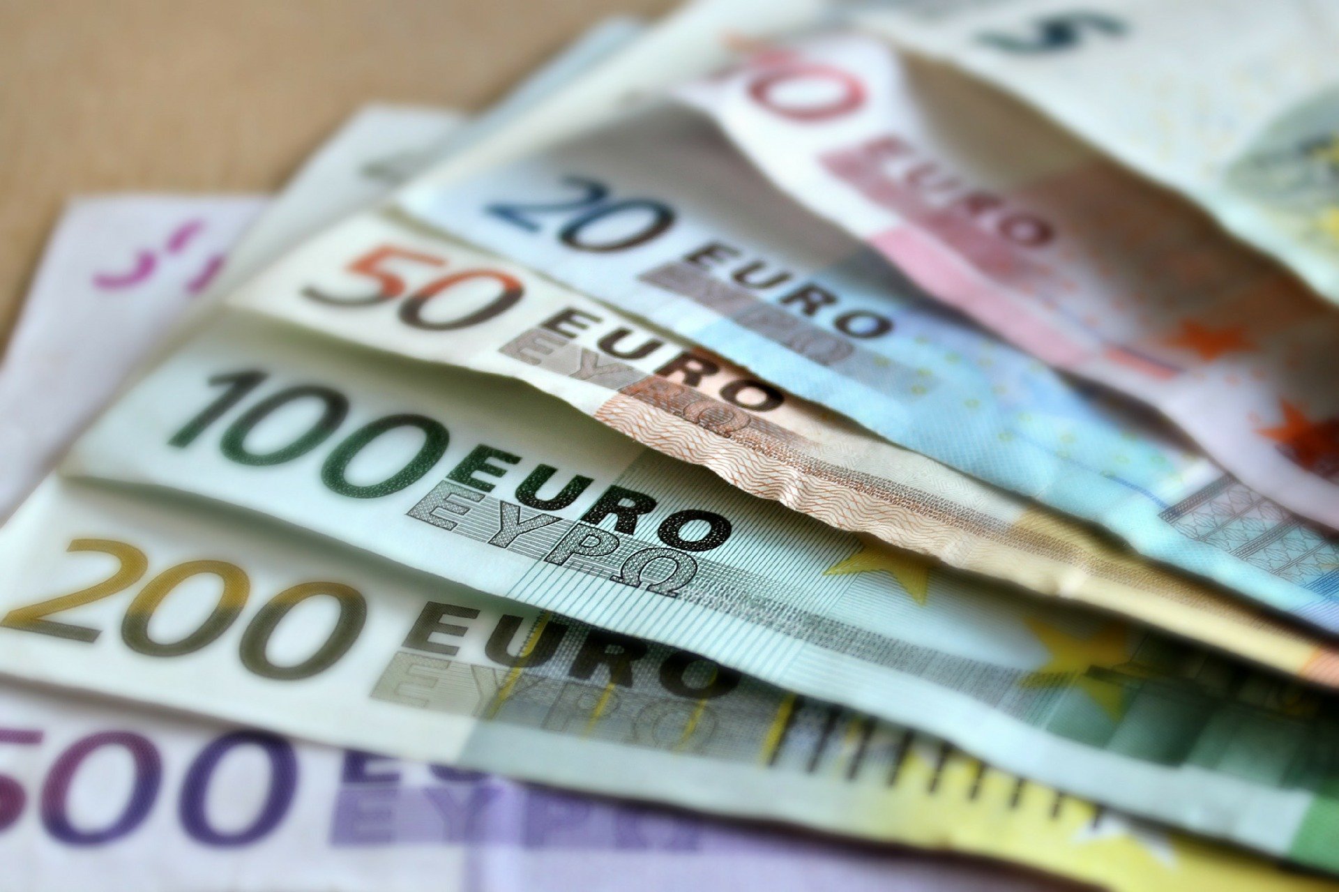 Фото Евро опустился ниже отметки в 88 рублей