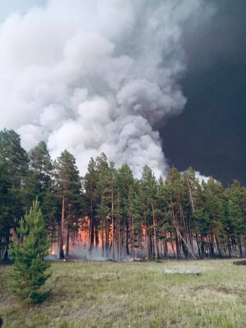 Фото Огнеборцы и  жители Бурятии отстояли поселок Майский у огненной стихии