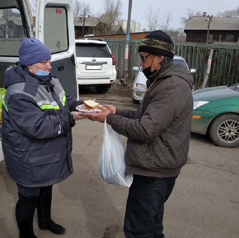 Фото В Улан-Удэ прошел рейд помощи бездомным гражданам