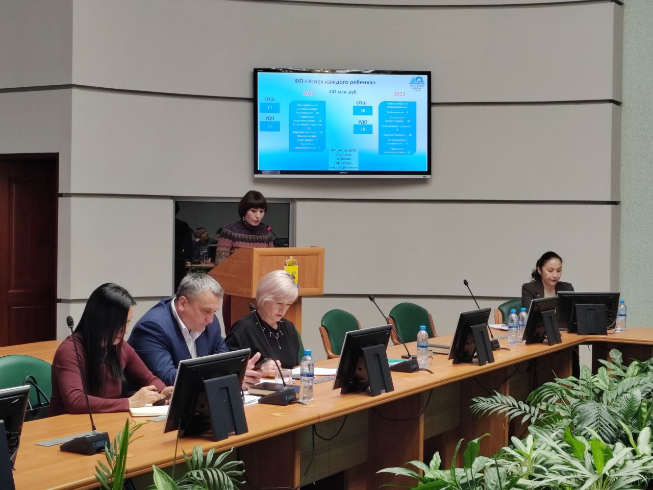 Фото Участники школы молодого депутата в Улан-Удэ разбирались в социальных вопросах