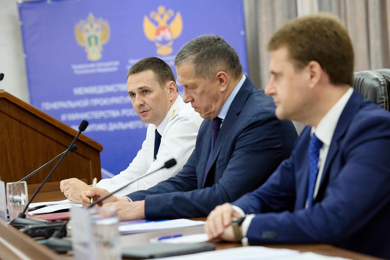 Фото Во Владивостоке обсудили, как прокуратура поддерживает бизнес регионов ДФО и Бурятии