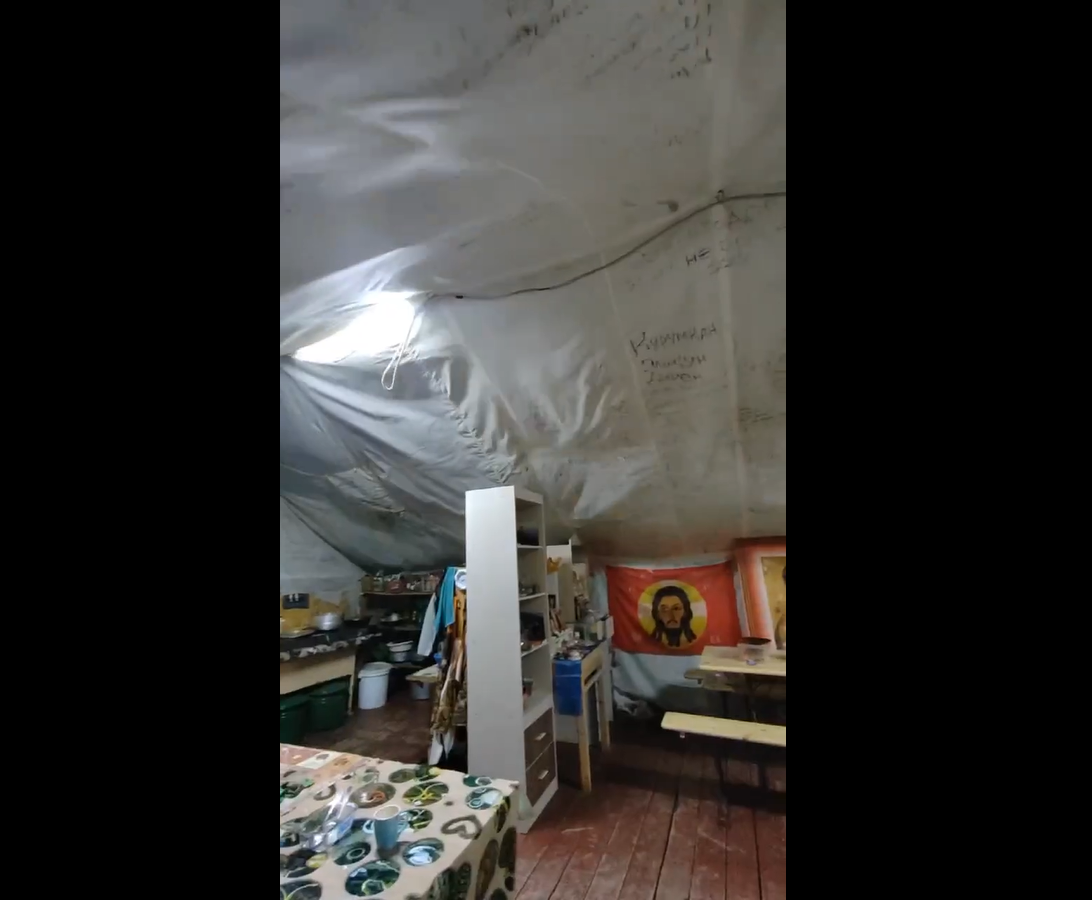 Фото Палатка волонтеров из Бурятии чудом уцелела в урагане в Крыму (ВИДЕО)