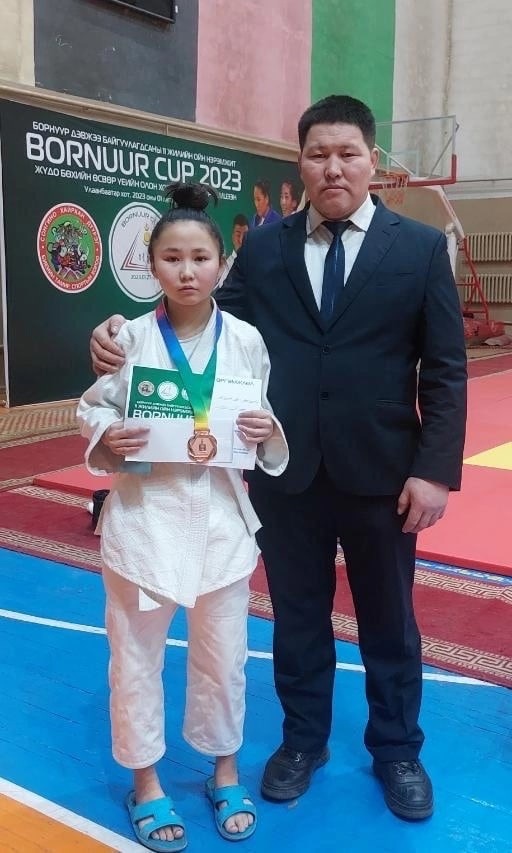 Фото Юная дзюдоистка из Бурятии завоевала медаль по дзюдо в Монголии