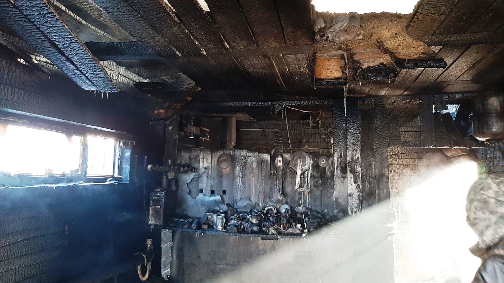 Фото В селе Бурятии пожарные потушили горящий гараж