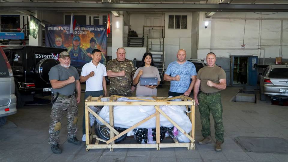 Фото Депутаты Горсовета Улан-Удэ передали землякам на СВО гуманитарную помощь 