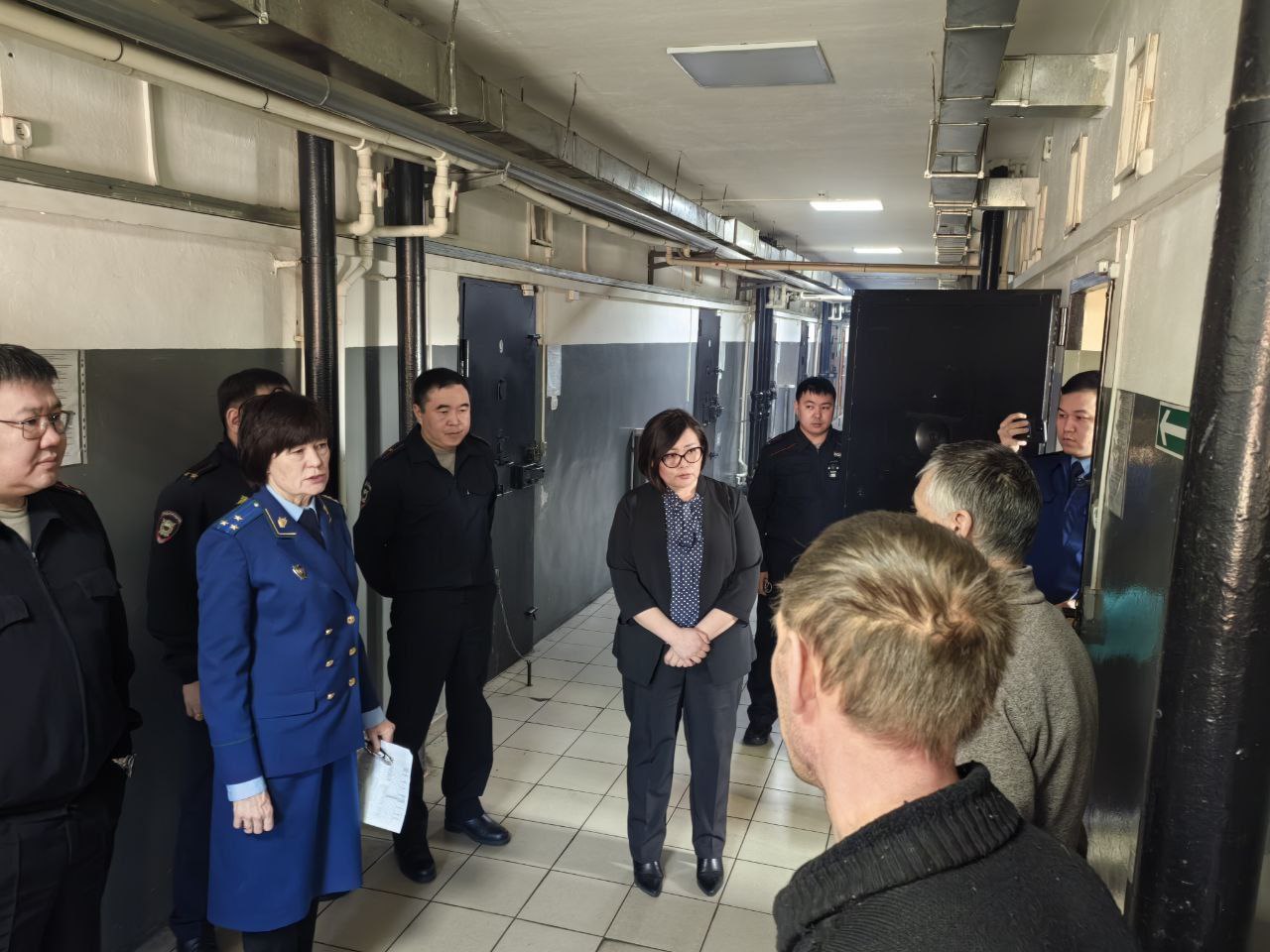 Фото В Бурятии полицейские грубо обошлись с задержанным иностранным гражданином