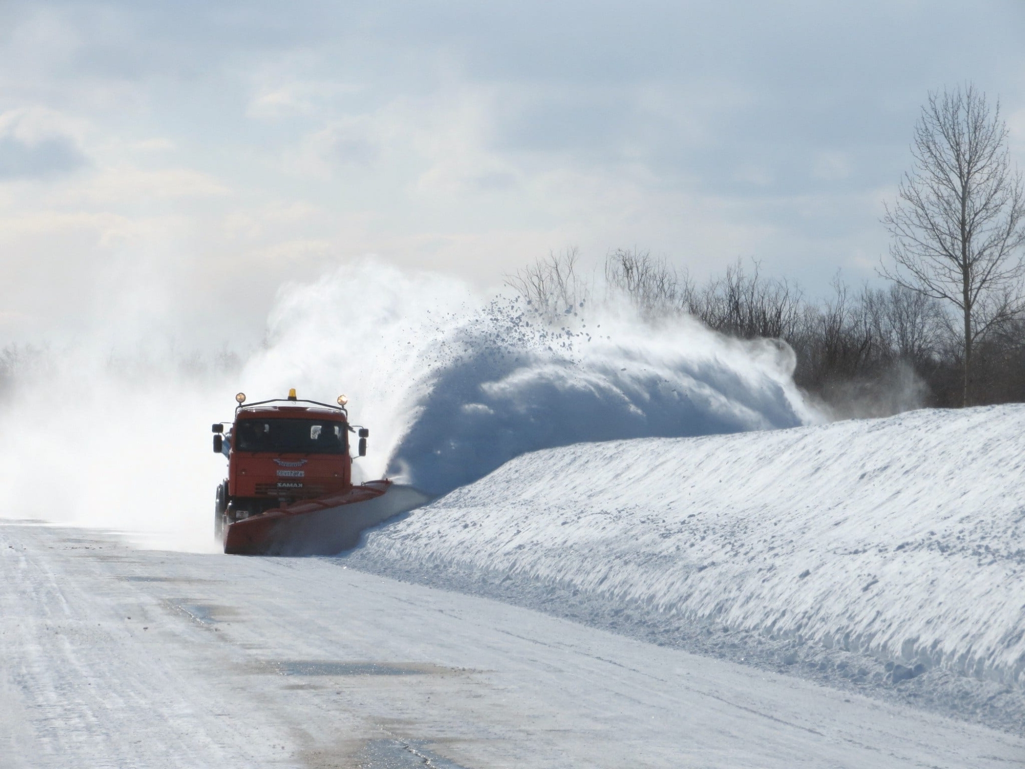 Фото Районы Бурятии получат 70 млн рублей на борьбу со снегом на дорогах