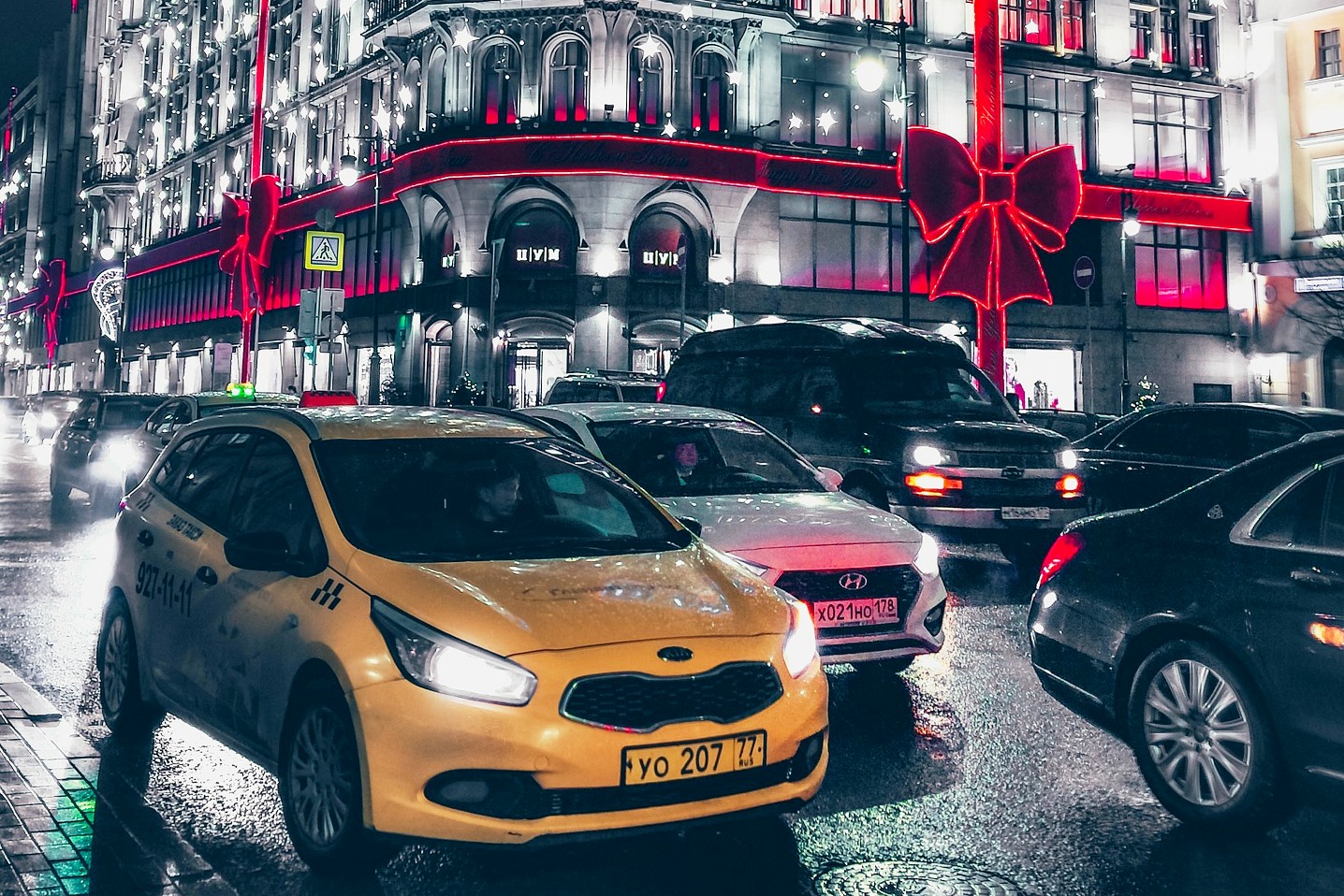 Фото ВТБ узнал, когда россияне чаще всего заказывают такси