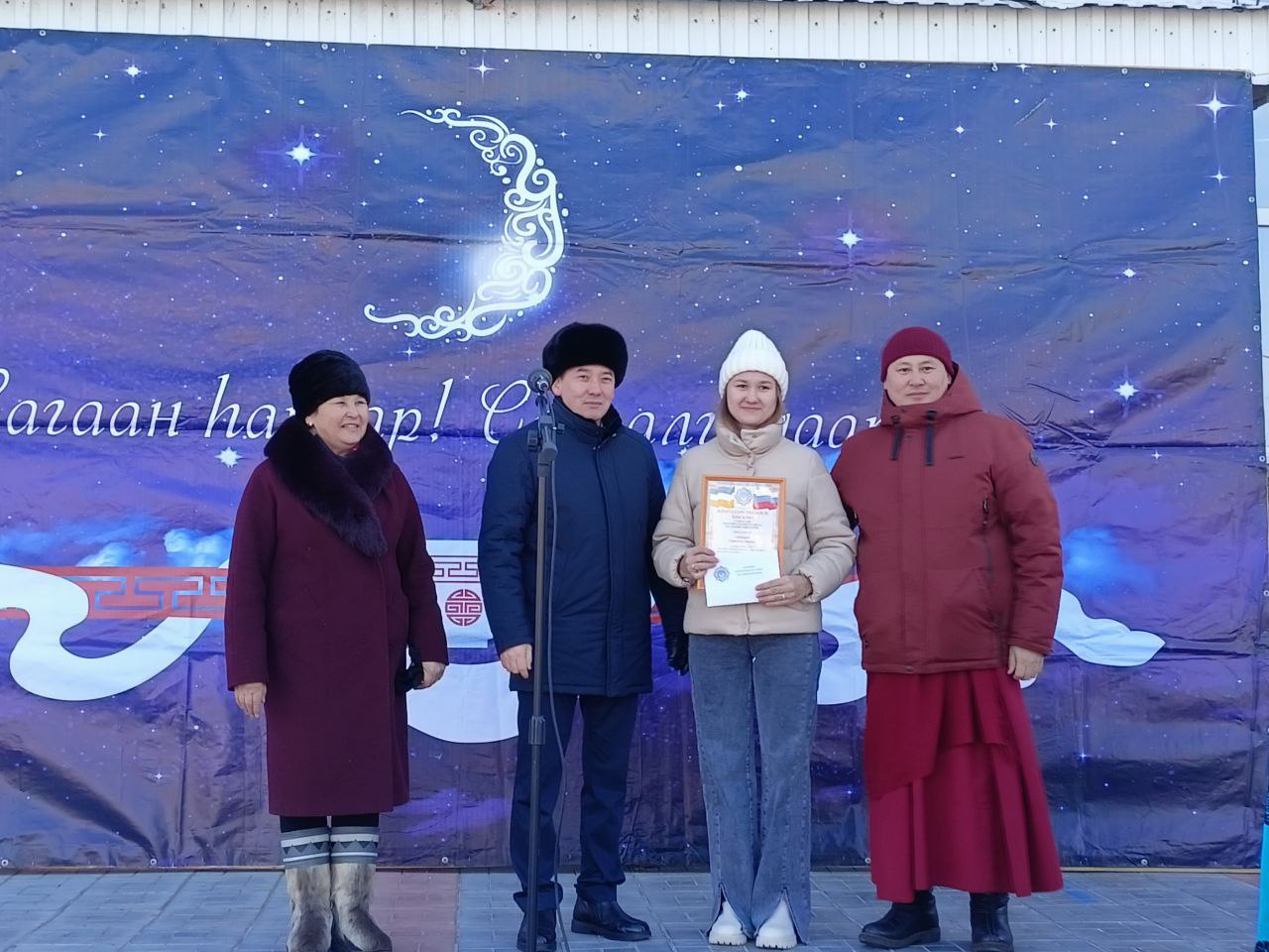 Фото В Бурятии выпускникам школ Хоринского района вручили стипендию попечительского совета