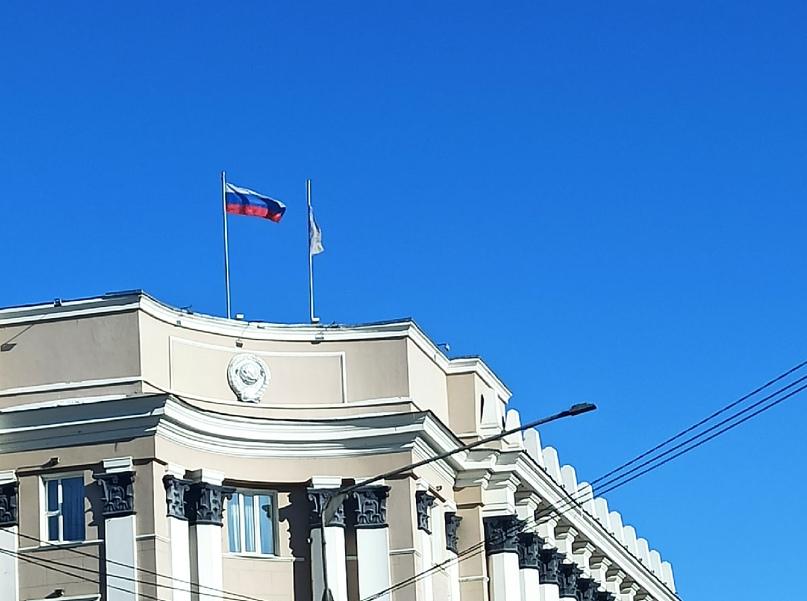 Фото Горожане «потеряли» флаг Бурятии на крыше Народного Хурала