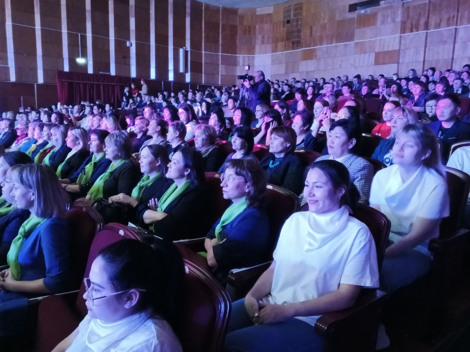 Фото Год педагога и наставника: Депутат Народного Хурала Бурятии поздравил учителей