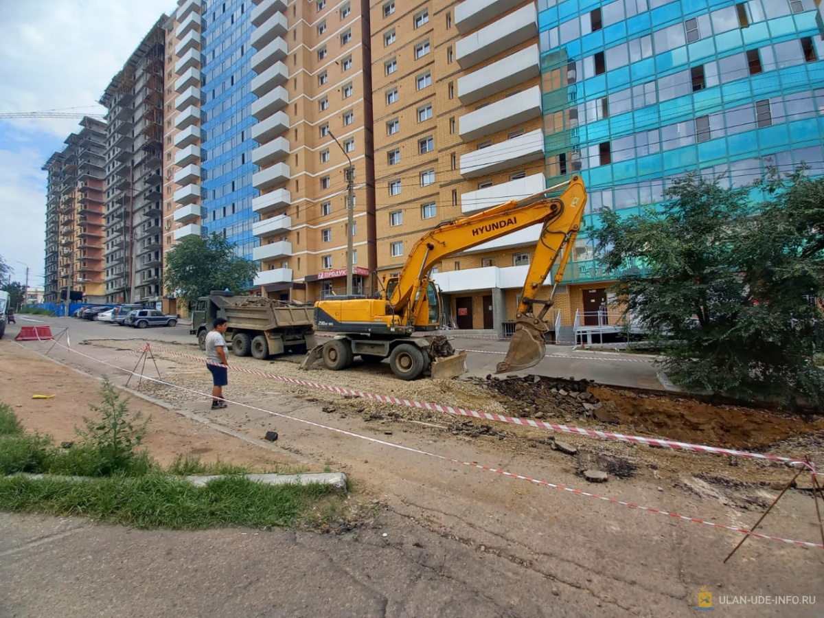 Фото В администрации Улан-Удэ объяснили, почему на одной из улиц города обвалился асфальт