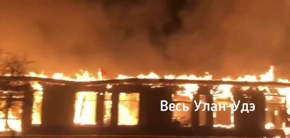 Фото В Улан-Удэ на «Батарейке» сгорели магазин и кафе (ВИДЕО)
