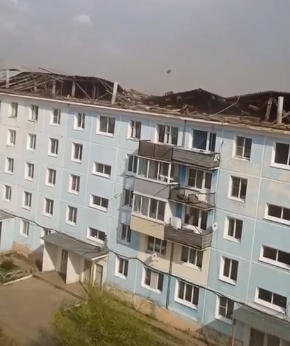 Фото В Кяхте сильный ветер снес крышу пятиэтажного дома (ВИДЕО)