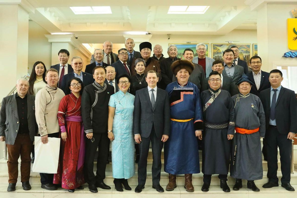 Фото Мэр Улан-Удэ встретился с председателями землячеств Бурятии